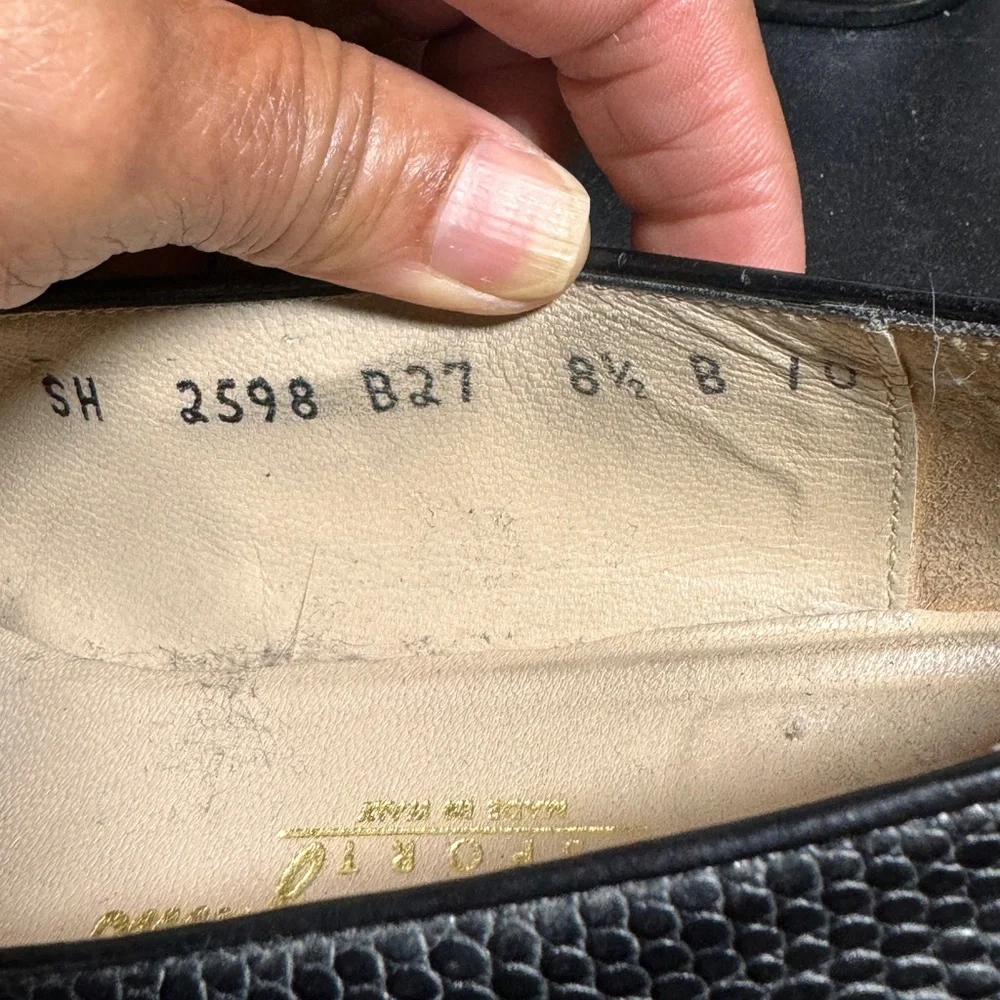 Ferragamo size 8.5  black loafers made in Italy